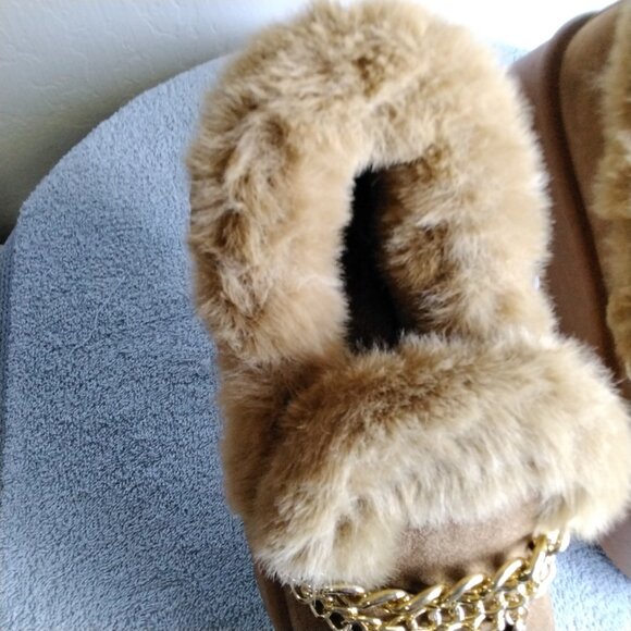 Carlkarida Slippers Faux Fur Slip-On Boots Fluffy W / Gold Chain Accents Size 10 - Picture 5 of 10